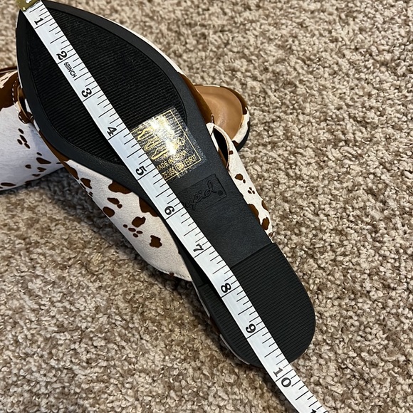 Cow print Flat Mules - Picture 7 of 7
